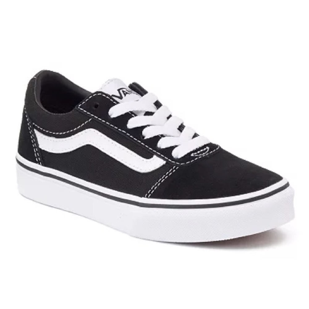Vans Ward Low Sneaker, Kids. Youth size 4. Black. Classic, casual, cool. 😎